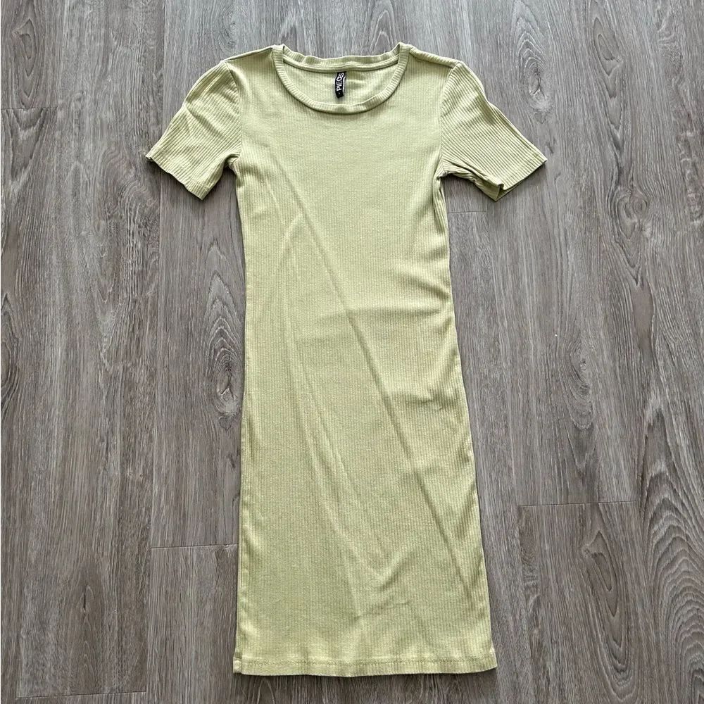Light Green Ribbed Short Sleeve Dress